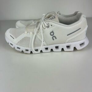 ON RUNNING CLOUD SWISS ENGINEERING WOMENS SIZE 7 WHITE SHOE